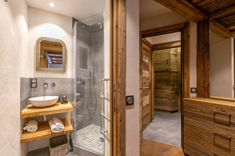 _lv_images__lot_0000810096_15_18357214