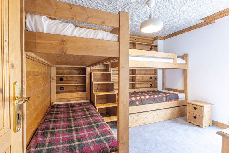 _lv_images__lot_0000810100_09_17418065