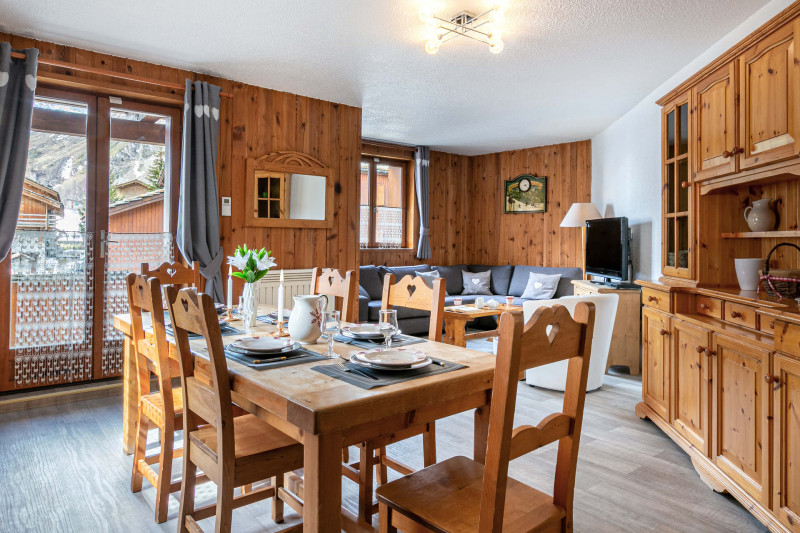 _lv_images__lot_0000860003_01_18225582