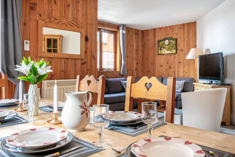 _lv_images__lot_0000860003_02_17830116