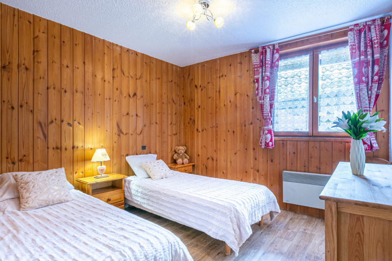 _lv_images__lot_0000860003_10_17382650 _lv_images__lot_0000860003_10_17382650