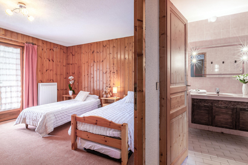 _lv_images__lot_0000860004_12_18305492