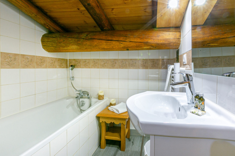 _lv_images__lot_0000860006_13_17382834 _lv_images__lot_0000860006_13_17382834