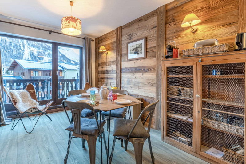 _lv_images__lot_0000920070_02_17940698