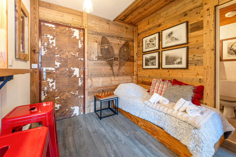 _lv_images__lot_0000920070_09_17436749