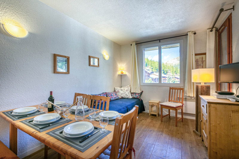 _lv_images__lot_0000940083_01_18502724