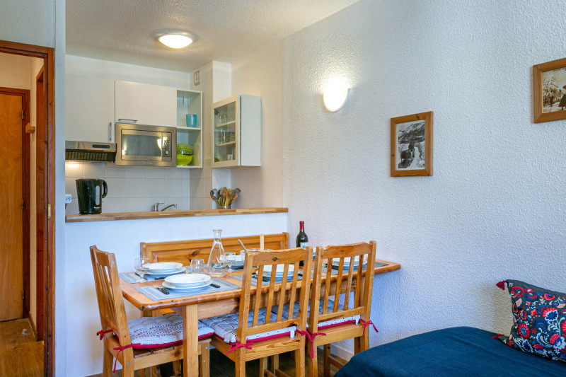 _lv_images__lot_0000940083_03_18359714