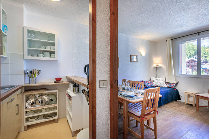 _lv_images__lot_0000940083_04_17941898