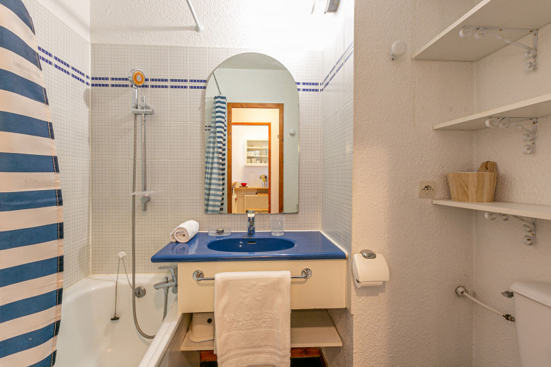 _lv_images__lot_0000940083_06_18164024