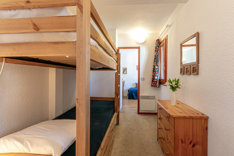 _lv_images__lot_0000940083_09_17941903