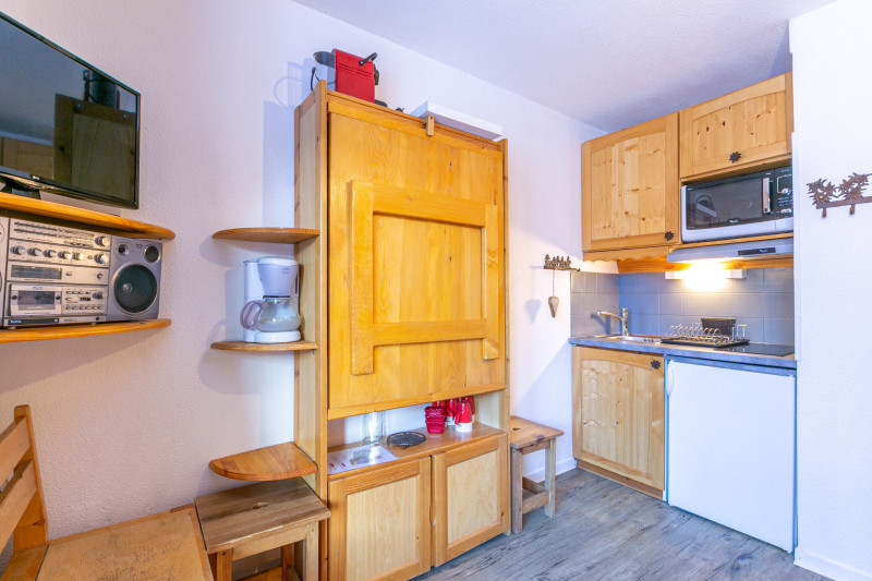 _lv_images__lot_0000950010_02_18452416