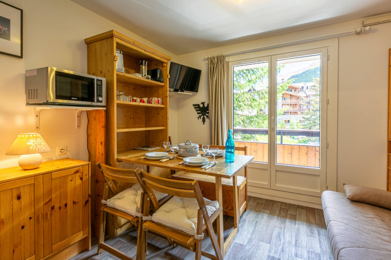 _lv_images__lot_0000950023_01_17420107 _lv_images__lot_0000950023_01_17420107