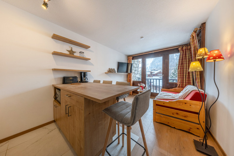 _lv_images__lot_0001050082_02_17299981