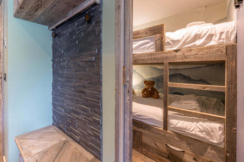 _lv_images__lot_0001050085_09_18519236