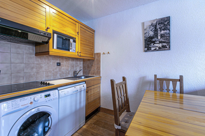 _lv_images__lot_0001050088_05_17402296