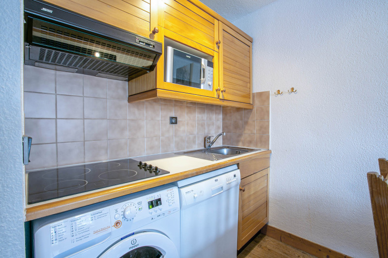 _lv_images__lot_0001050088_06_18496624