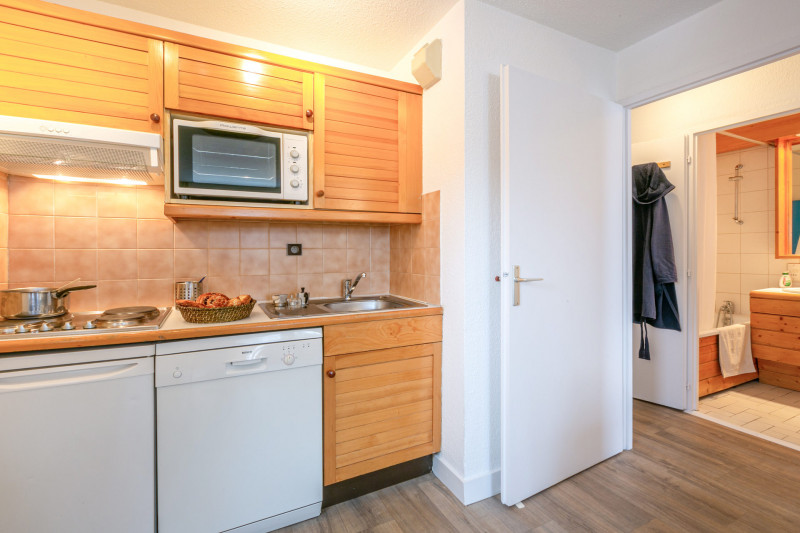 _lv_images__lot_0001050122_06_17434415