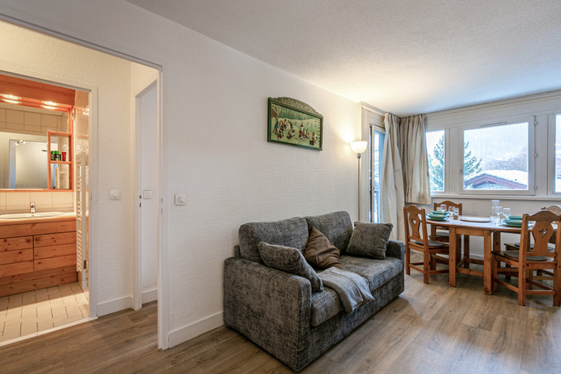 _lv_images__lot_0001050122_07_18451775