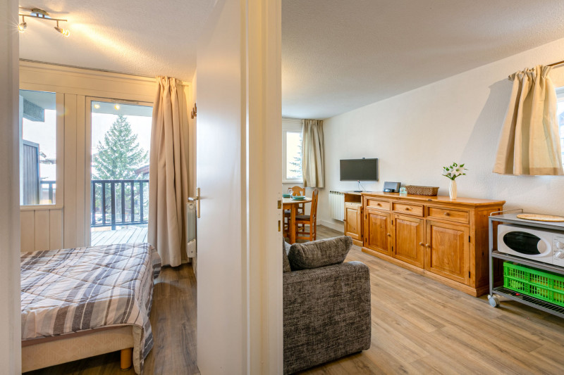 _lv_images__lot_0001050122_15_18263155