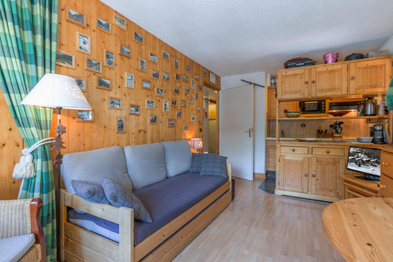 _lv_images__lot_0001050126_02_18468758