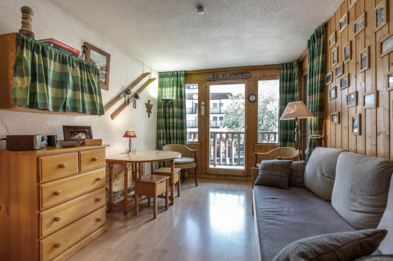 _lv_images__lot_0001050126_03_17435708