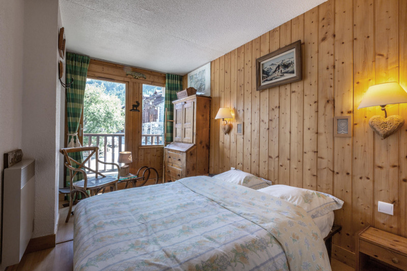 _lv_images__lot_0001050126_09_18261981