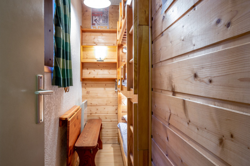 _lv_images__lot_0001050126_10_18306489