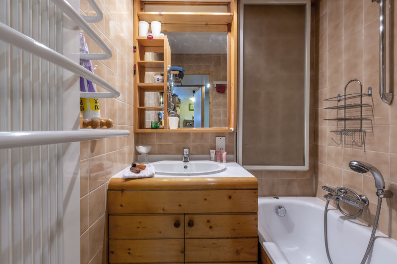 _lv_images__lot_0001050126_12_18324289