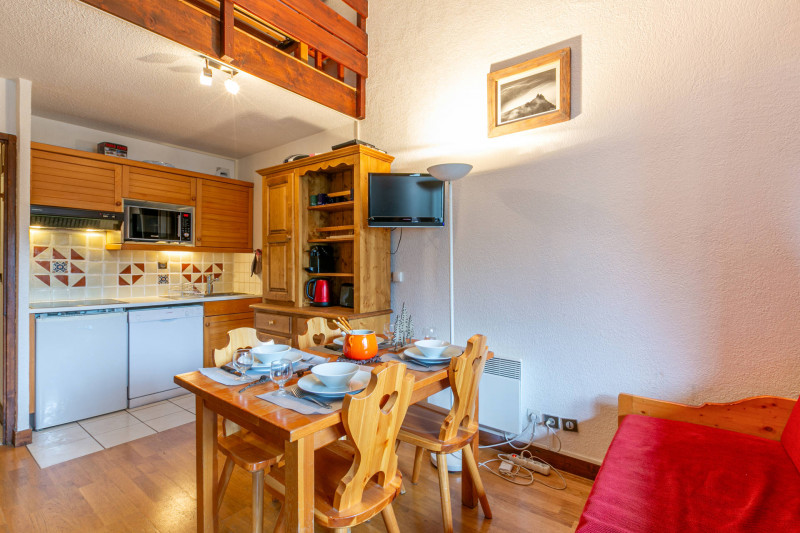 _lv_images__lot_0001050151_02_18360324