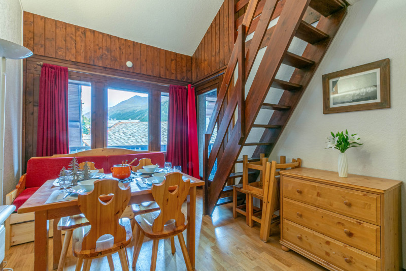 _lv_images__lot_0001050151_03_17943299