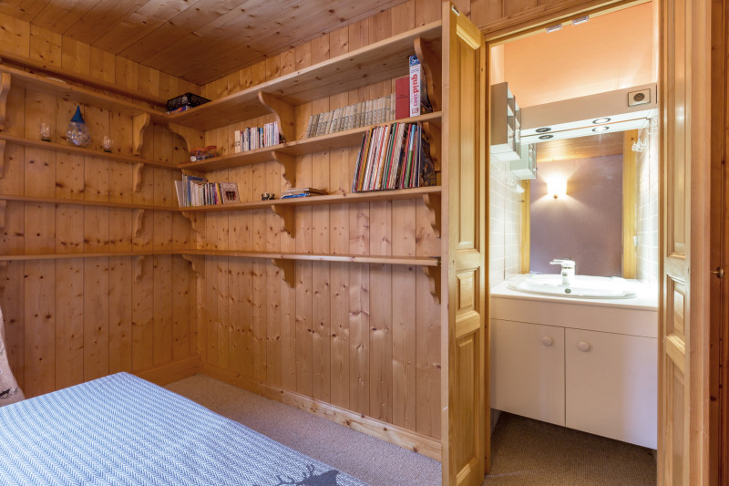 _lv_images__lot_0001080012_14_18179666