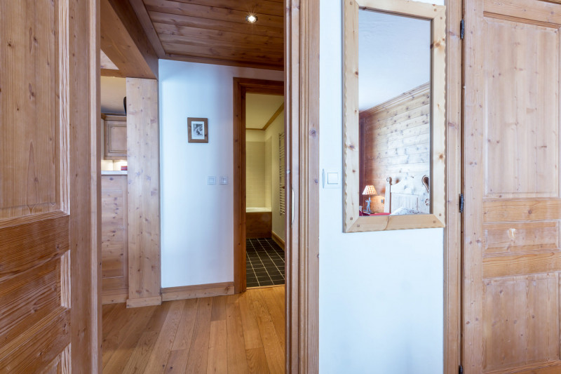 _lv_images__lot_0001080045_10_17940254