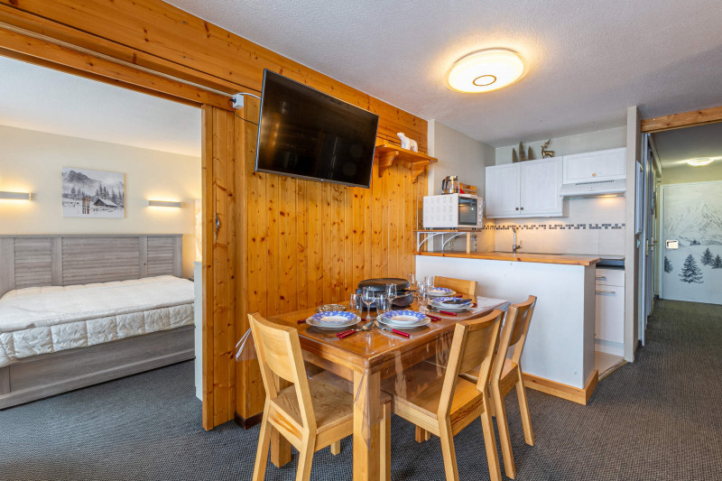 _lv_images__lot_0001110005_03_18065275