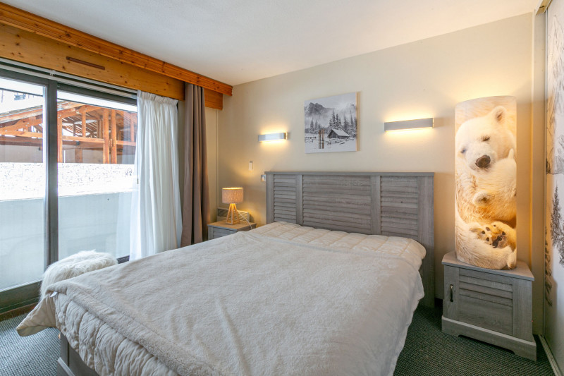 _lv_images__lot_0001110005_08_18065280