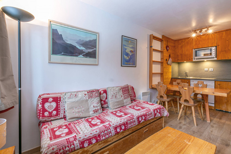 _lv_images__lot_0001120100_02_17428729