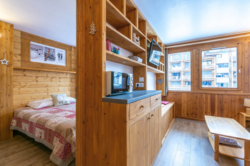 _lv_images__lot_0001120100_05_18360641