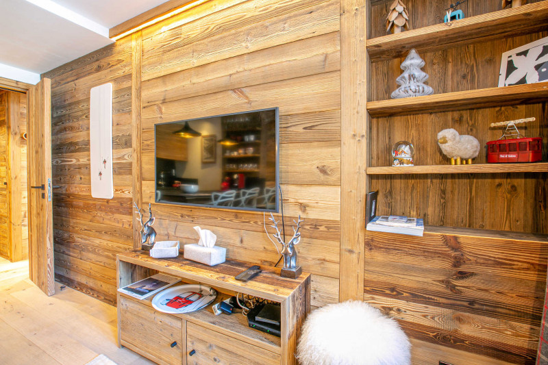 _lv_images__lot_0001120103_04_18485646