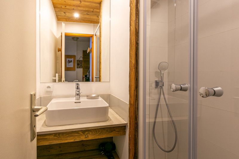 _lv_images__lot_0001120109_07_18227576