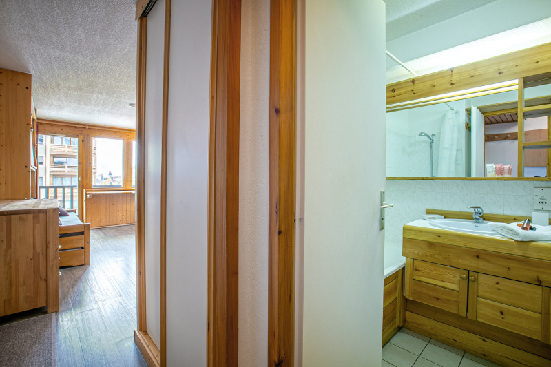 _lv_images__lot_0001120271_05_17943583