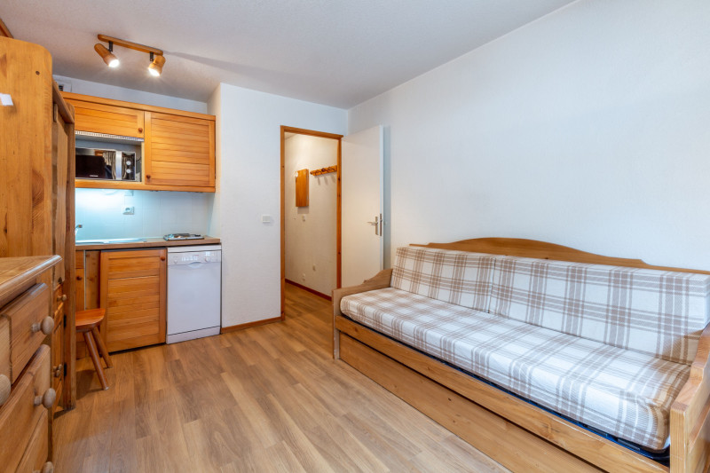 _lv_images__lot_0001120272_04_17943537