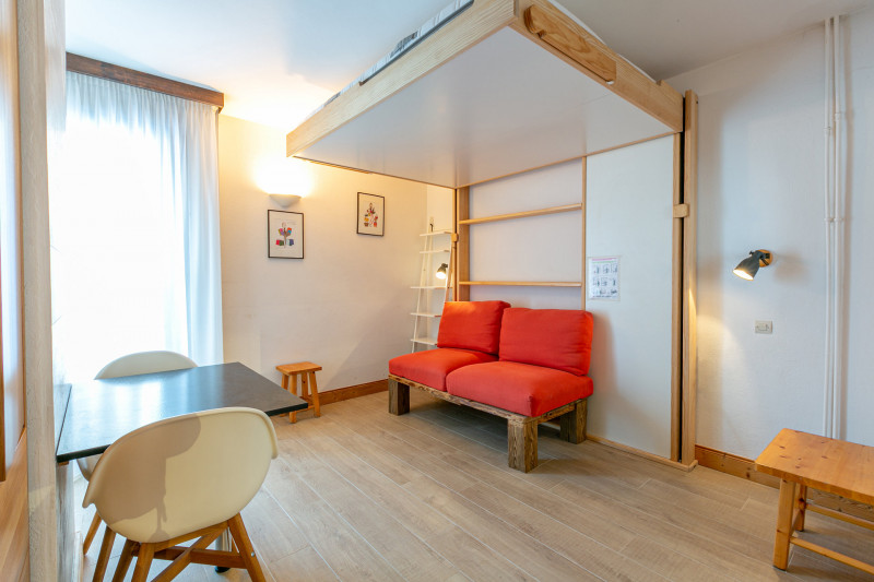 _lv_images__lot_0001190003_01_18263368