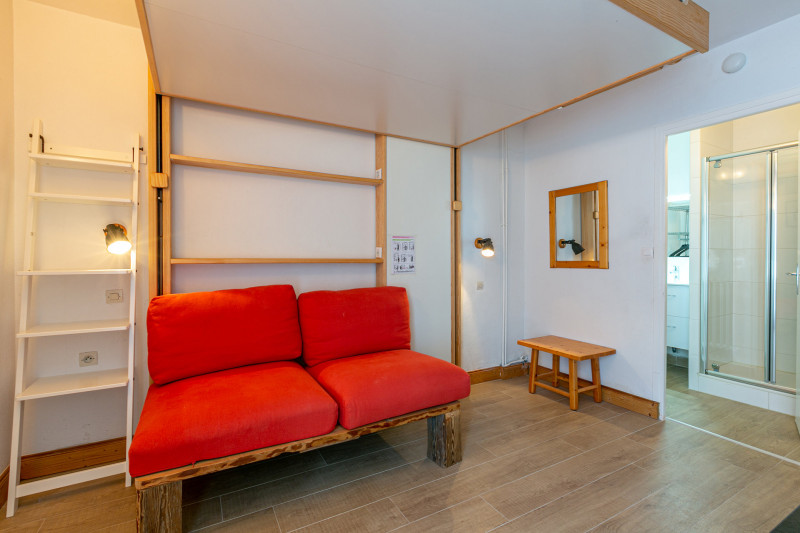 _lv_images__lot_0001190003_02_18263369