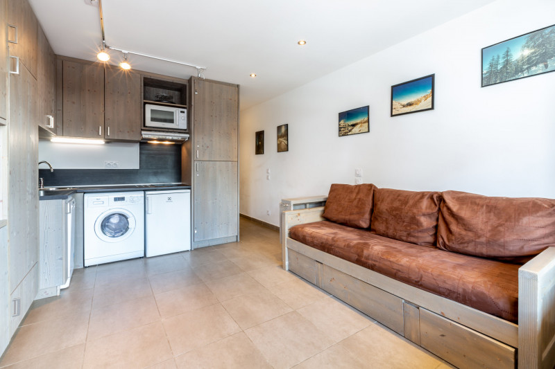 _lv_images__lot_0001190034_04_17302404