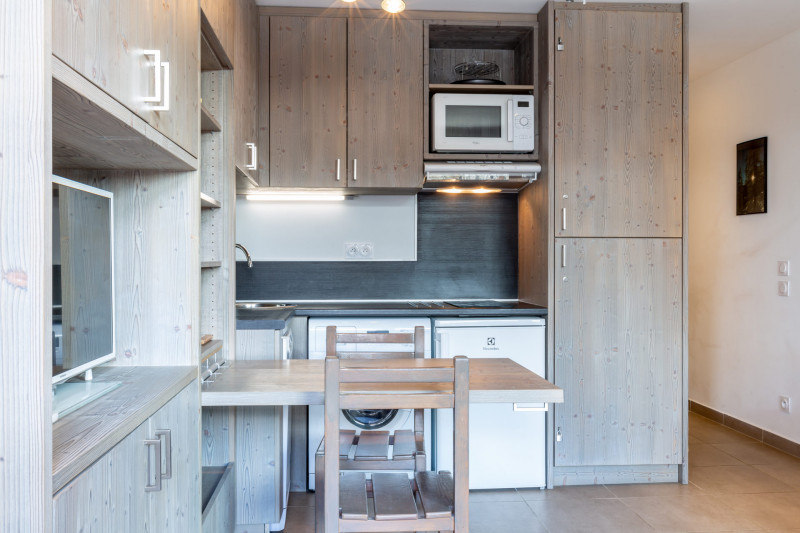 _lv_images__lot_0001190034_05_18478969