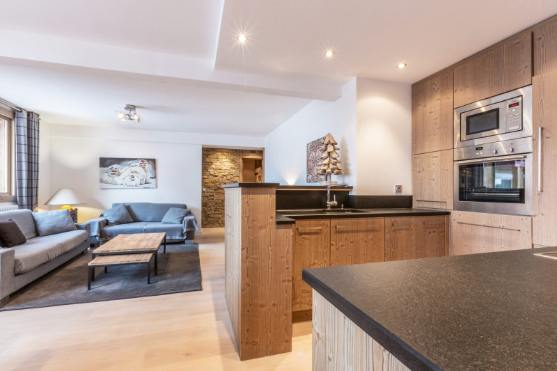 _lv_images__lot_0001190041_04_17828698