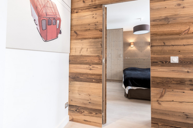 _lv_images__lot_0001190041_08_18418862