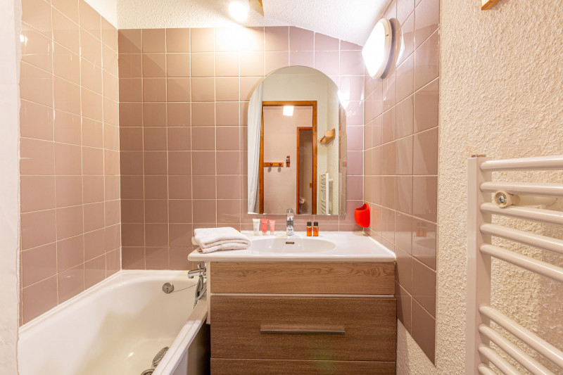 _lv_images__lot_0001210016_09_18503157