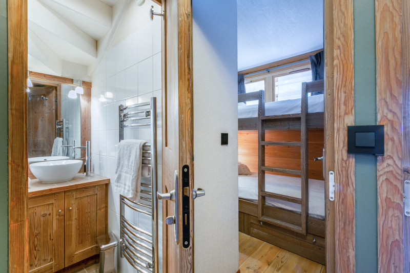 _lv_images__lot_0001220001_10_18261594