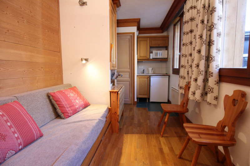 _lv_images__lot_0001280001_04_17832353