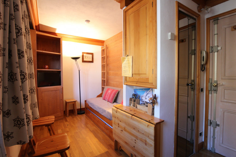 _lv_images__lot_0001280001_05_18263447